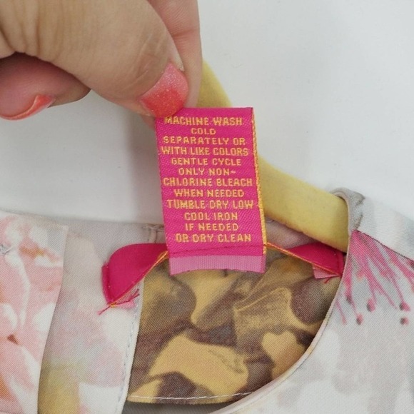 Catherine Malandrino Button Down Back Bell Sleeve Floral Print Blouse Size Small - Picture 6 of 6